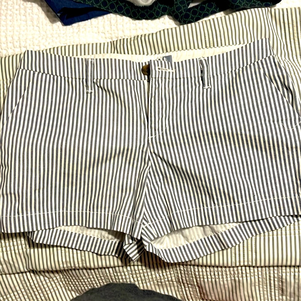 Shorts with vertical stripes!
